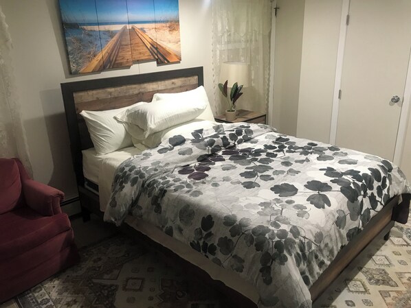 2 bedrooms, iron/ironing board, WiFi, bed sheets