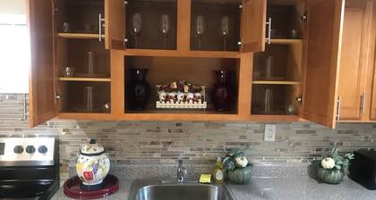 Charming 2-bedroom apartment in Pleasant Valley Stream with AC, WiFi