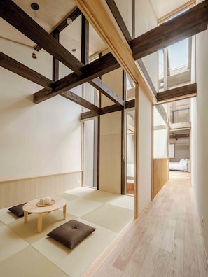 Traditional Townhome, 2 Bedrooms, Non Smoking, Kitchenette | 2 bedrooms, in-room safe, individually decorated, individually furnished - Hanasatomachi Machiya House (Takayama)