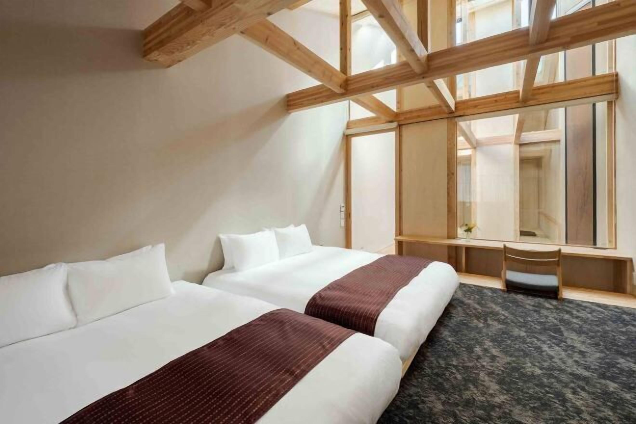 2 chambres, coffres-forts dans les chambres, décoration personnalisée