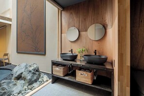 Traditional-Stadtwohnung, 2 Schlafzimmer, Nichtraucher, Kochnische | Waschbecken im Bad