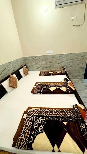 Deluxe Room | Free WiFi - Surya Vishram Greh (Toda Bhim)