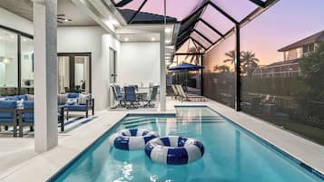 Een verwarmd zwembad