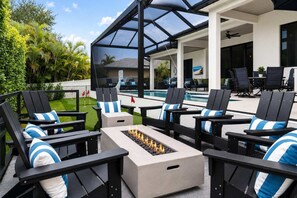 Outdoor dining - Luxury 5BR - Pool, Game Room, Mini Golf, Fire Pit (Marco Island)