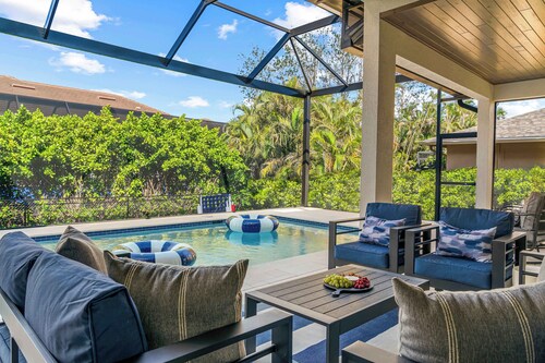 Luxury 5BR - Pool, Game Room, Mini Golf, Fire Pit