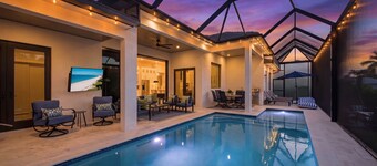 Luxury 5BR - Pool, Game Room, Mini Golf, Fire Pit