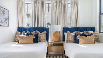 5 bedrooms, desk, iron/ironing board, travel crib