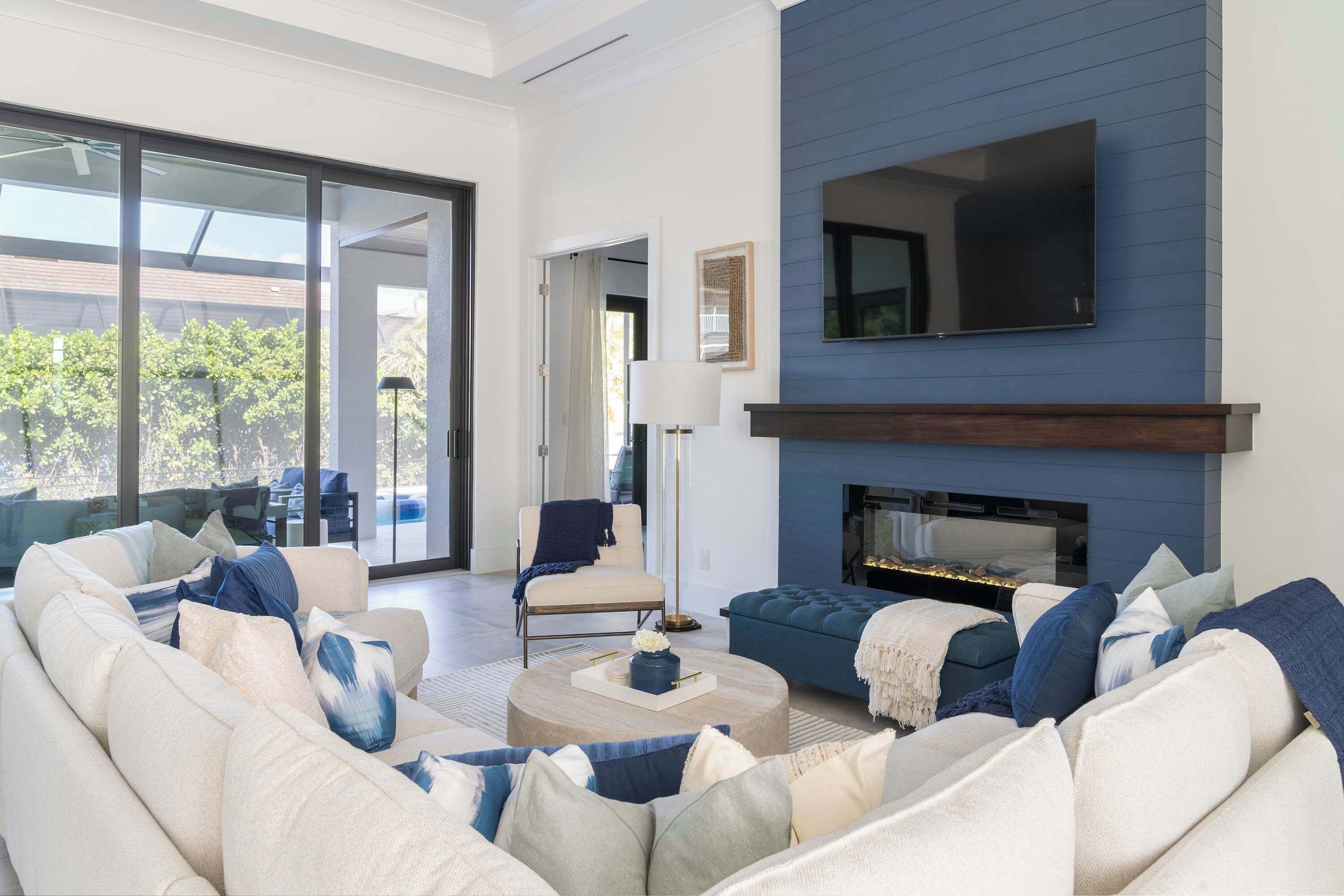 TV, lareira, escritórios