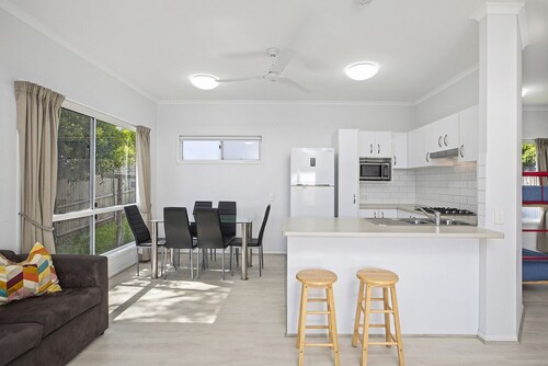 MANA, part of the Ohana Surf Bungalows (<5 minute walk to beach and shops).