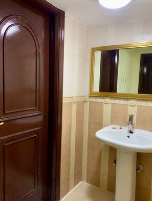 Felles sovesal, 1 soverom, røyk, balkong | Bad