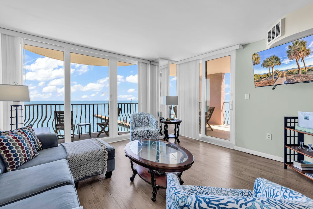 Executive Condo, 3 Bedrooms, Balcony, Beach View | Living room | 50-inch Smart TV with digital channels
