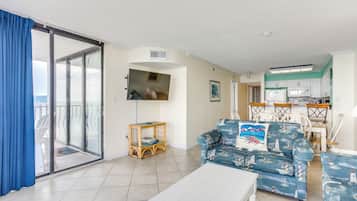 Comfort Condo, 3 Bedrooms, Balcony, Ocean View | Living room | 50-inch Smart TV with digital channels