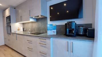 Deluxe Condo, Private Bathroom, Valley View | Private kitchen | Full-size fridge, microwave, oven, stovetop