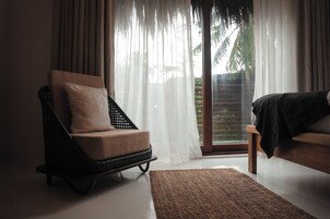 Deluxe Studio, 1 King Bed, Balcony | Free WiFi, bed sheets