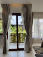 Deluxe Studio Suite | Free WiFi, bed sheets