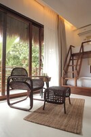 Deluxe Triple Room, Balcony | Free WiFi, bed sheets