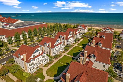 Indigo Waters- Steps to the sand! Sleeps 7! Book today!