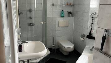 Hårtørrer, håndklæder, Toiletpapir