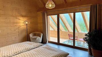 4 habitaciones, tabla de planchar con plancha, cuna de viaje y wifi