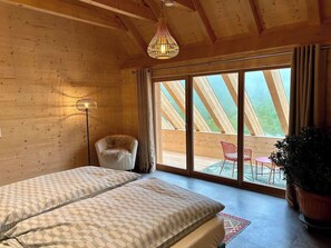 4 habitaciones, tabla de planchar con plancha, cuna de viaje y wifi 