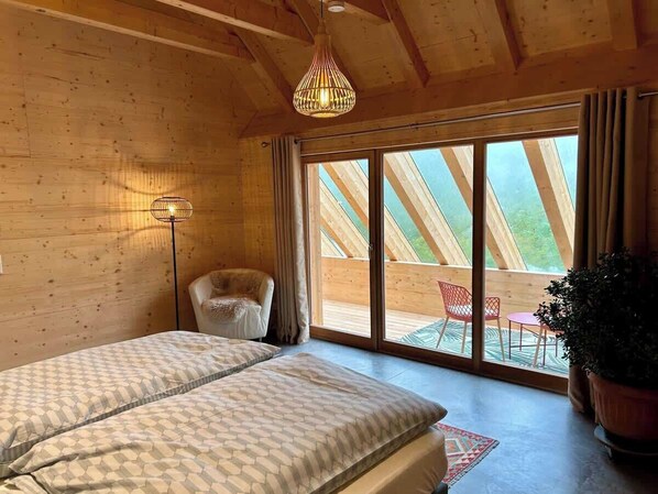 4 bedrooms, iron/ironing board, travel cot, WiFi