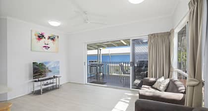 HONU, part of the Ohana Surf Bungalows (<5 minute walk to beach and shops).