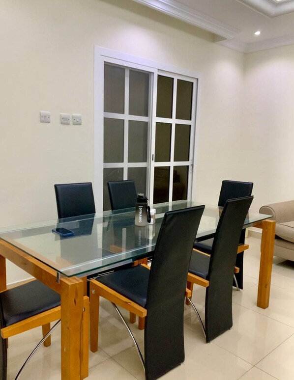 Room, 1 Bedroom, Smoking, Balcony | Dining room