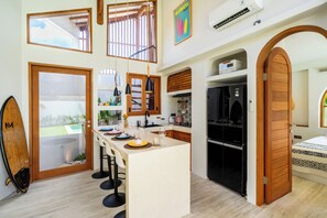 Biệt thự tiện nghi đơn giản, 2 phòng ngủ, hồ bơi riêng | Bếp riêng | Dụng cụ pha cà phê/trà, ấm điện, lò nướng bánh mì