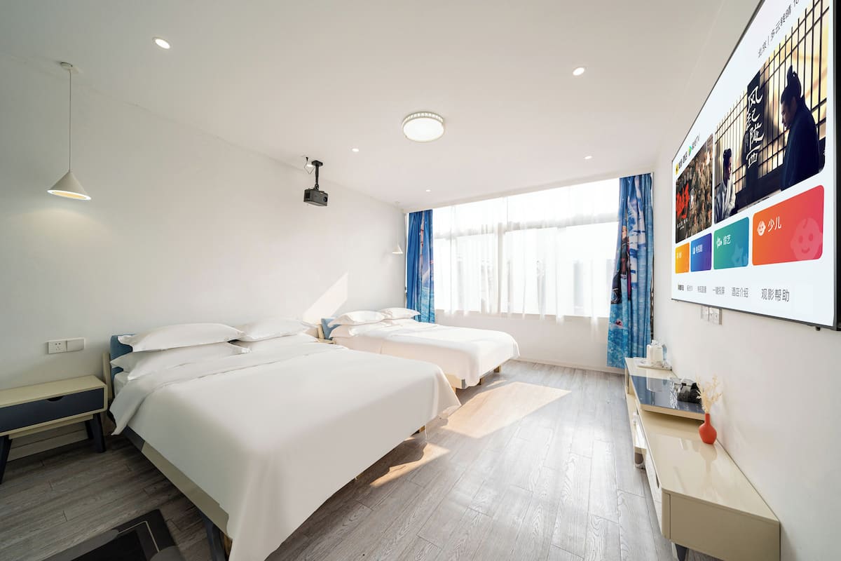 Basic Quadruple Room | Laptop workspace, blackout drapes, soundproofing, iron/ironing board