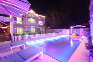 حمّام سباحة خارجي موسمي