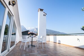 Outdoor dining - RODON APARTMENT with great view,sauna and jaccuzi (Litochoro)