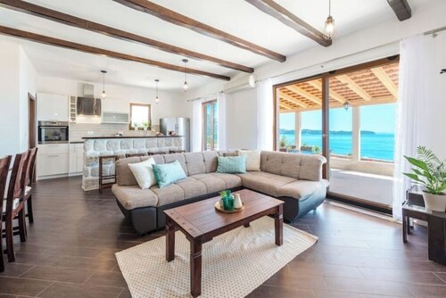 Apartments Villa Made 4U Deluxe Four Bedroom Apartment with Terrace and Sea View