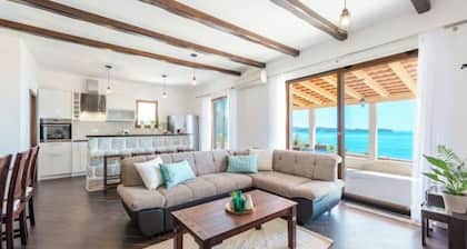 Apartments Villa Made 4U Deluxe Four Bedroom Apartment with Terrace and Sea View