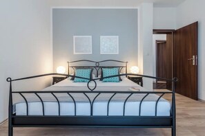 4 bedrooms, WiFi, bed sheets - Apartments Villa Made 4U Deluxe Four Bedroom Apartment with Terrace and Sea View (Mlini)