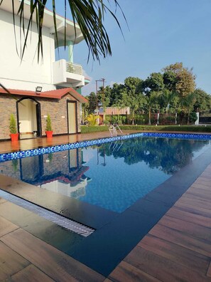 Bar accessible depuis la piscine