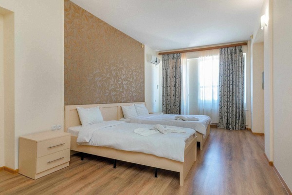 Classic Triple Room | Desk, laptop workspace, soundproofing, WiFi (free)
