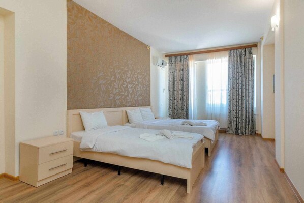 Bureau, espace de travail pour ordinateur portable