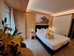 In-room safe, free WiFi, bed sheets - Lake & Nature Hotel Gloria (Molveno)