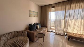 Apartment, 2 Bedrooms, Accessible | Living room