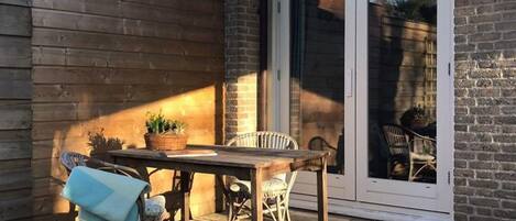 House | Outdoor dining