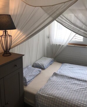 House | 1 bedroom, individually furnished