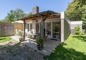 Exterior - Cosy Bungalow on Quiet Resort Near Beach (Sint Maartensbrug)