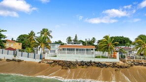 Exterior - Daniela`s Beachfront Apartment (Rincón)