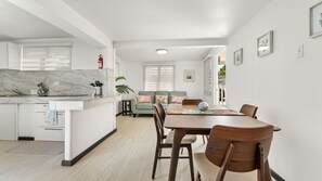 Interior - Daniela`s Beachfront Apartment (Rincón)