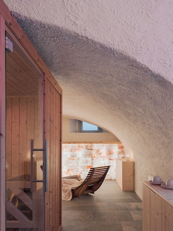 Deep-tissue massages, Swedish massages, Thai massages, sports massages. Locanda Via Priula