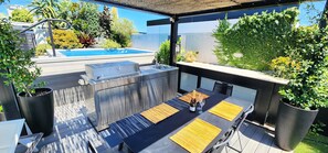 Outdoor dining - Penthouse perfection with private rooftop pool paradise. 2 bed, 2 bath, parking (Waterloo)