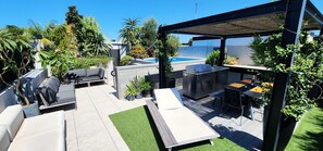 Outdoor dining - Penthouse perfection with private rooftop pool paradise. 2 bed, 2 bath, parking (Waterloo)