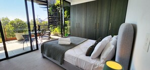 2 bedrooms, iron/ironing board, free WiFi, bed sheets - Penthouse perfection with private rooftop pool paradise. 2 bed, 2 bath, parking (Waterloo)