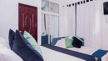 4 bedrooms, WiFi, bed sheets