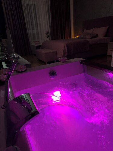 SpaNISH 3
-charming 1-bedroom apartment in fabulous Niš with AC, WiFi, jacuzzi